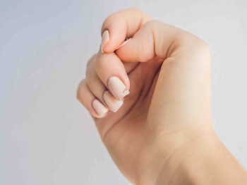 Waarom breken je nagels (af): veelvoorkomende oorzaken